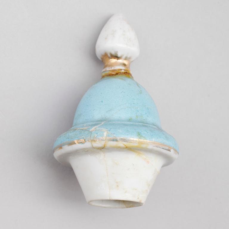 LOCKURNOR, 2 st, porslin, Victoria, Österrike, 1900-talets första hälft.