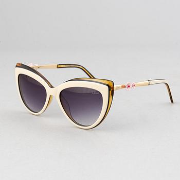 Christian Dior, a pair of 'Dior Lady' sunglasses.