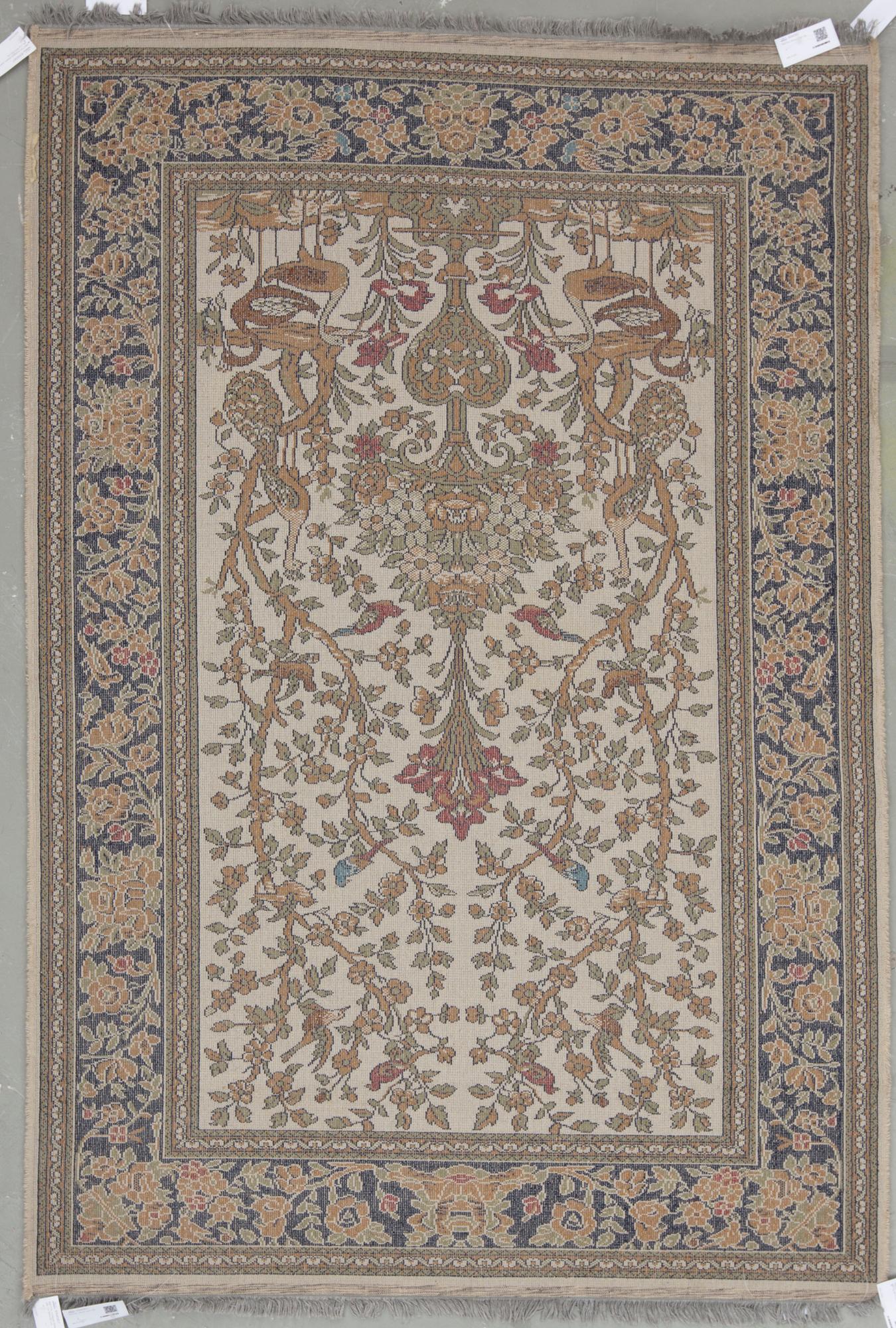 MATTA, troligen Ghom, part silk. Ca 197x133 cm.