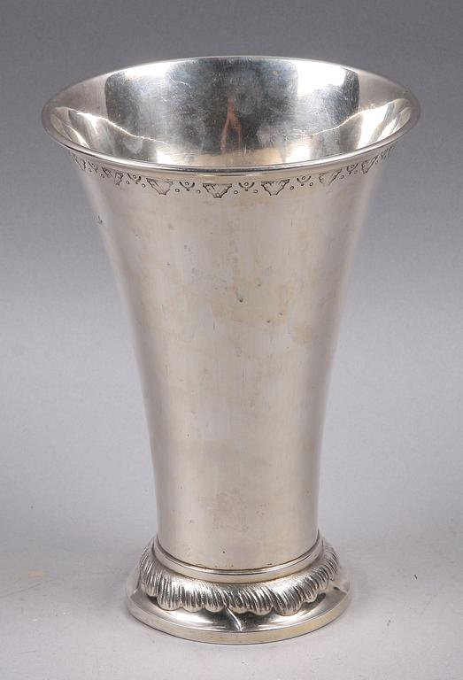 BÄGARE. Silver. CG Hallberg, Stockholm 1907.