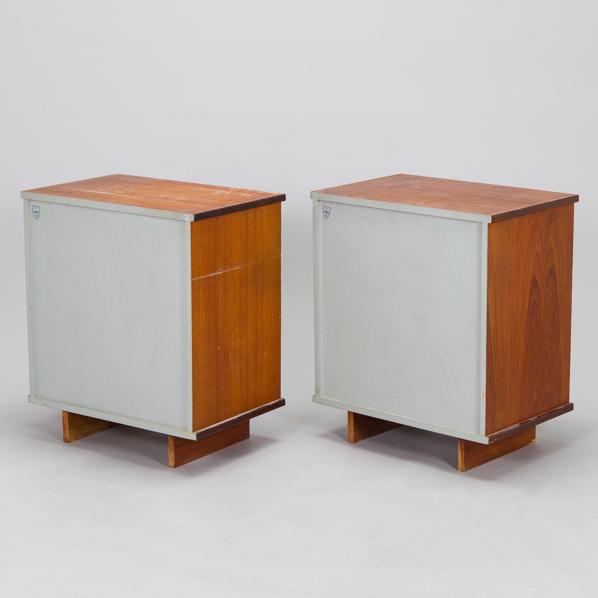 Ilmari Tapiovaara, laatikostopari/yöpöytäpari,  malli 1503, Asko 1960-luku.