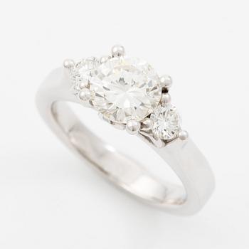 Ring in 18K white gold set with brilliant-cut diamonds. Accompanied by IGI report.