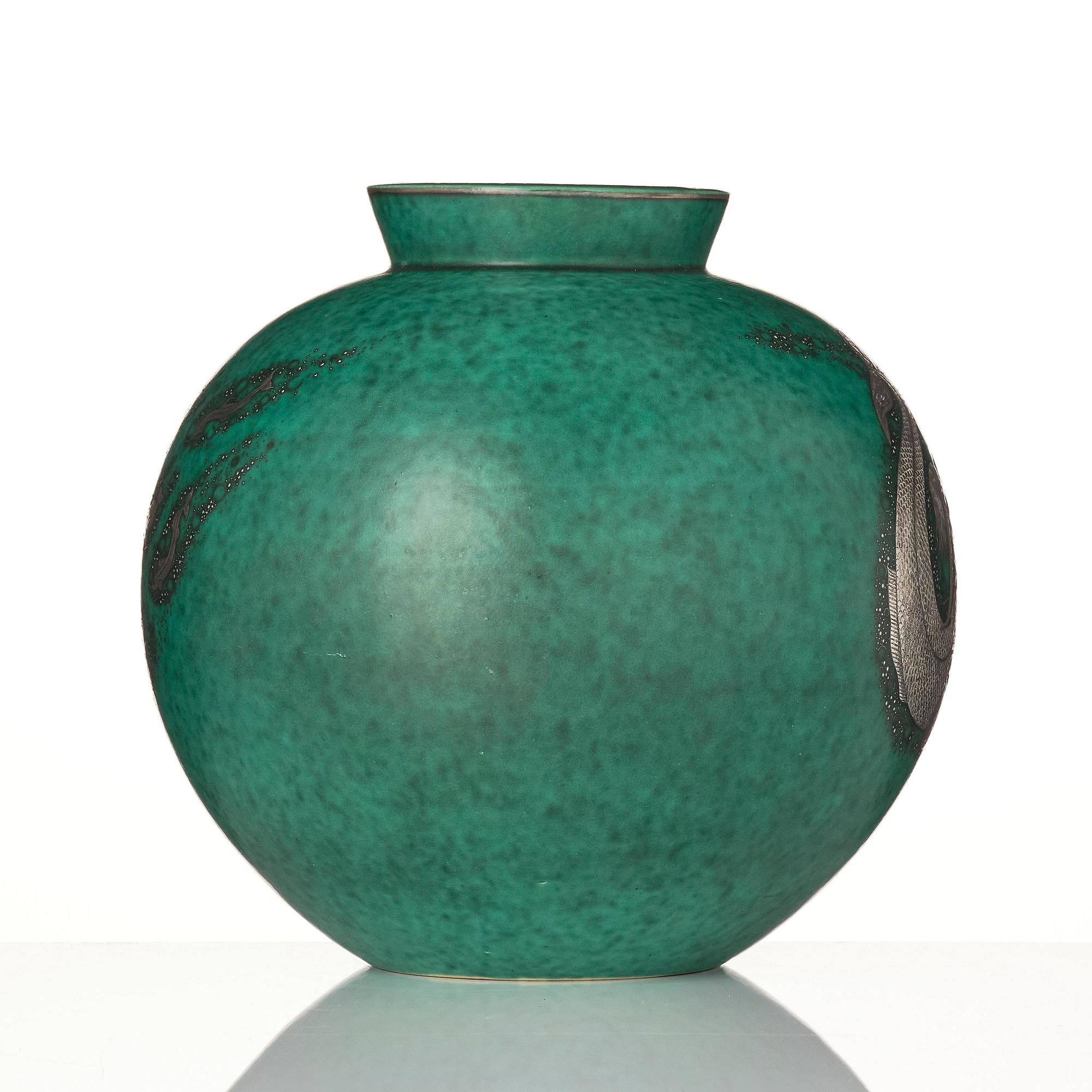 Wilhelm Kåge, an "Argenta" stoneware vase, Gustavsberg 1948.