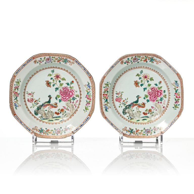 Sopptallrikar, 12 stycken, porslin. Qingdynastin, Qianlong (1736-95).