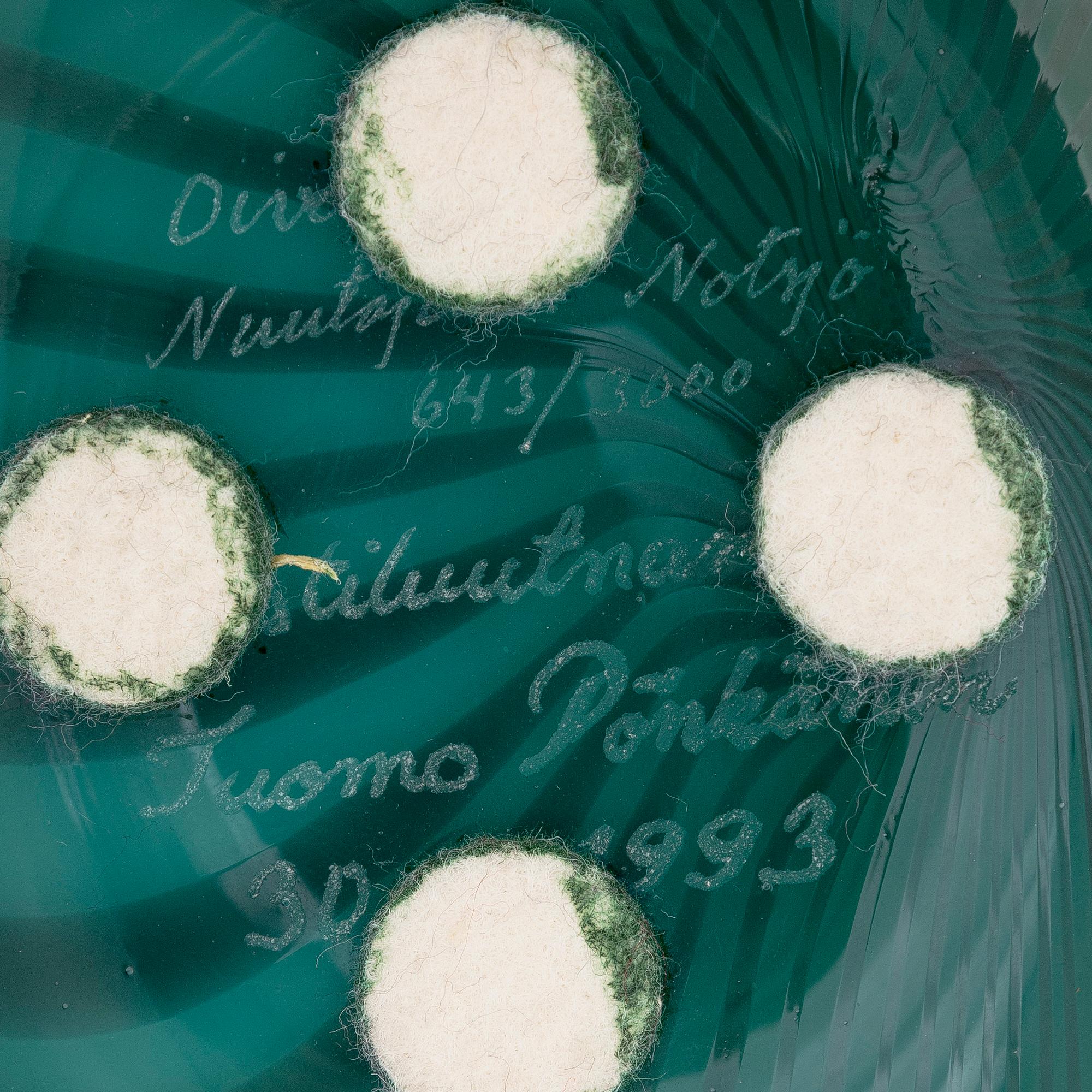 Oiva Toikka, glasfågel, "Suokuovi", Nuutajärvi Notsjö Pro Arte, Iittala, signerad och numrerad 643/3000.