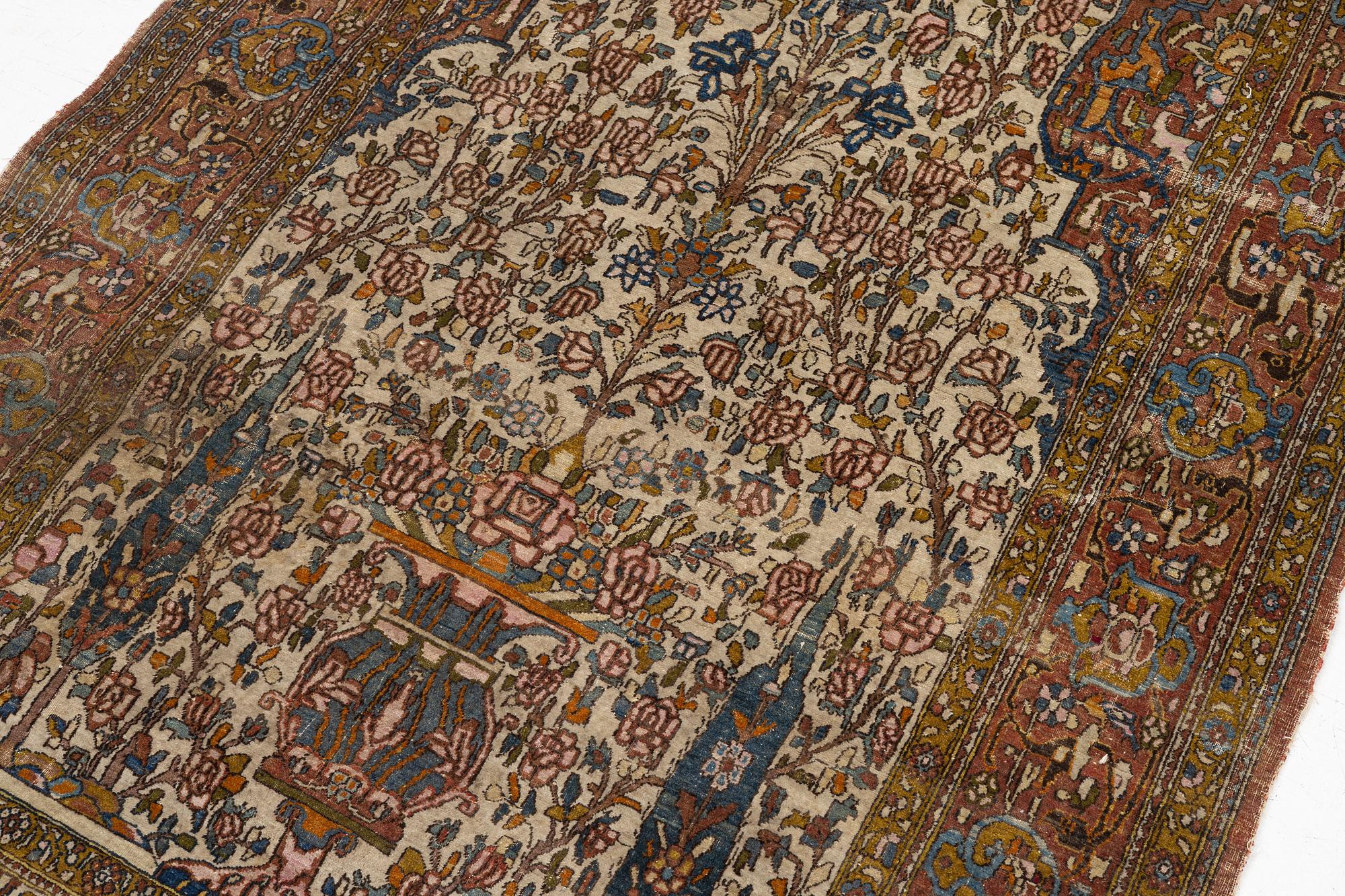 Rug, antique Isfahan, central Isfahan, c. 209 x 143 cm.