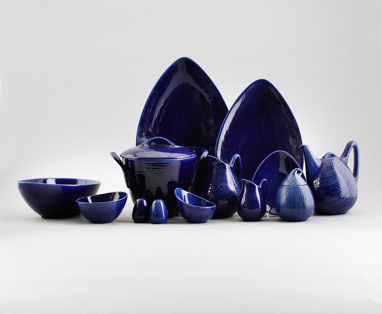 SERVISPORSLIN, 17 delar, porslin, "Blå Eld", Hertha Bengtson, Rörstrand.