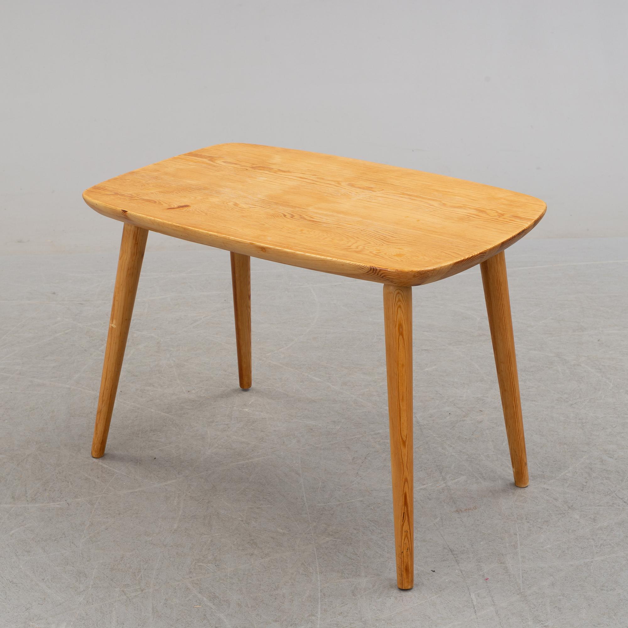 A second half of the 20th century sofa, pair of armchairs and coffee table by Göran Malmvall.