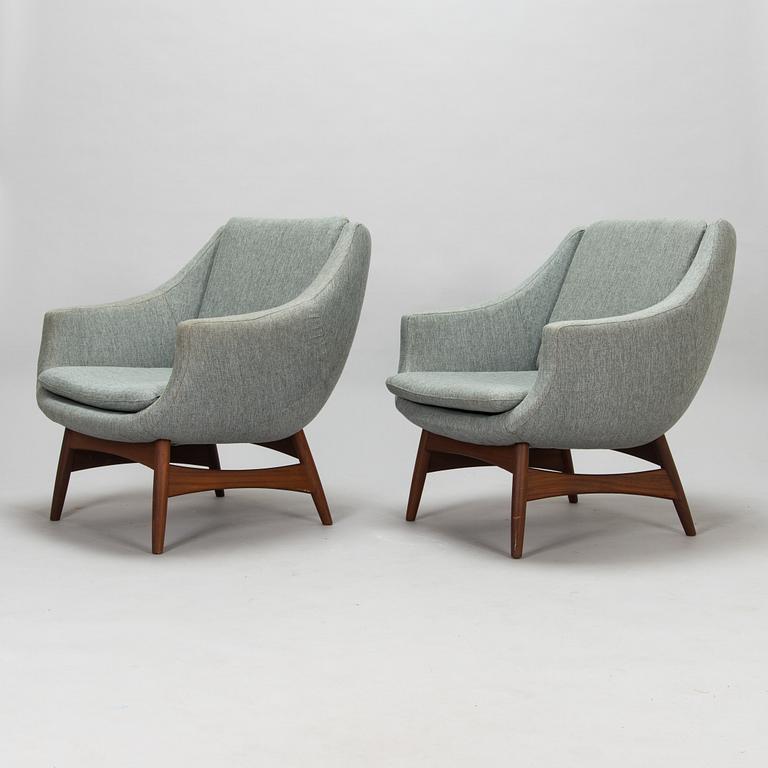 A pair of 1960s armchair.