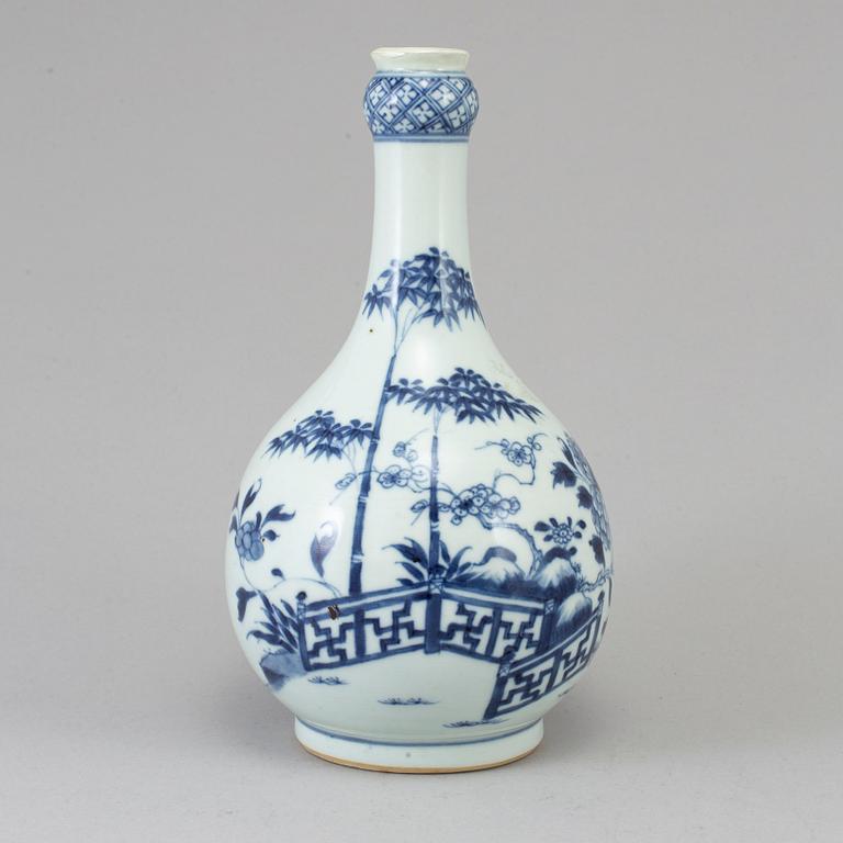 A blue and white vase, Qing dynasty, Qianlong (1736-95).