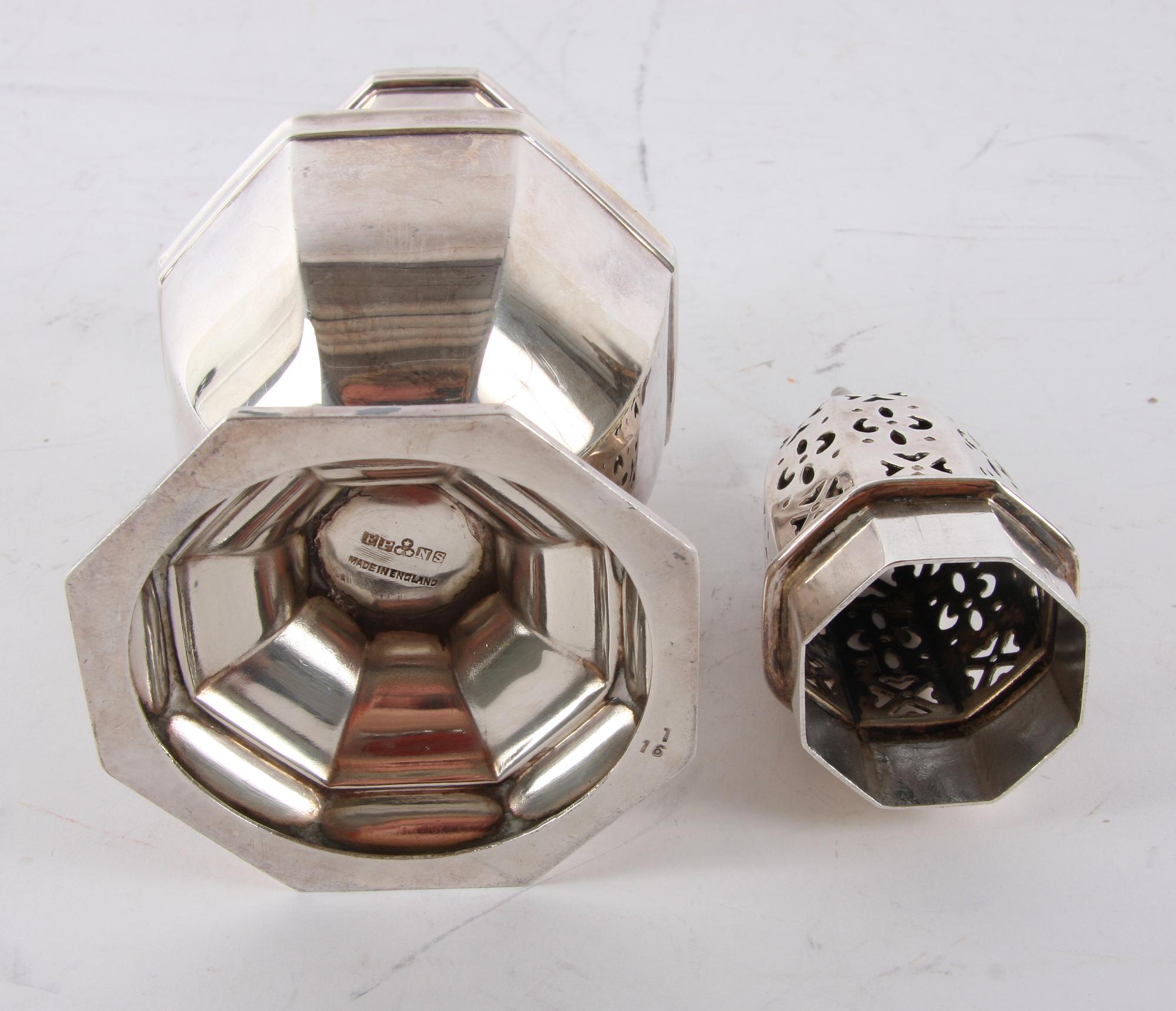 SOCKERRUSKA, pläter, England.