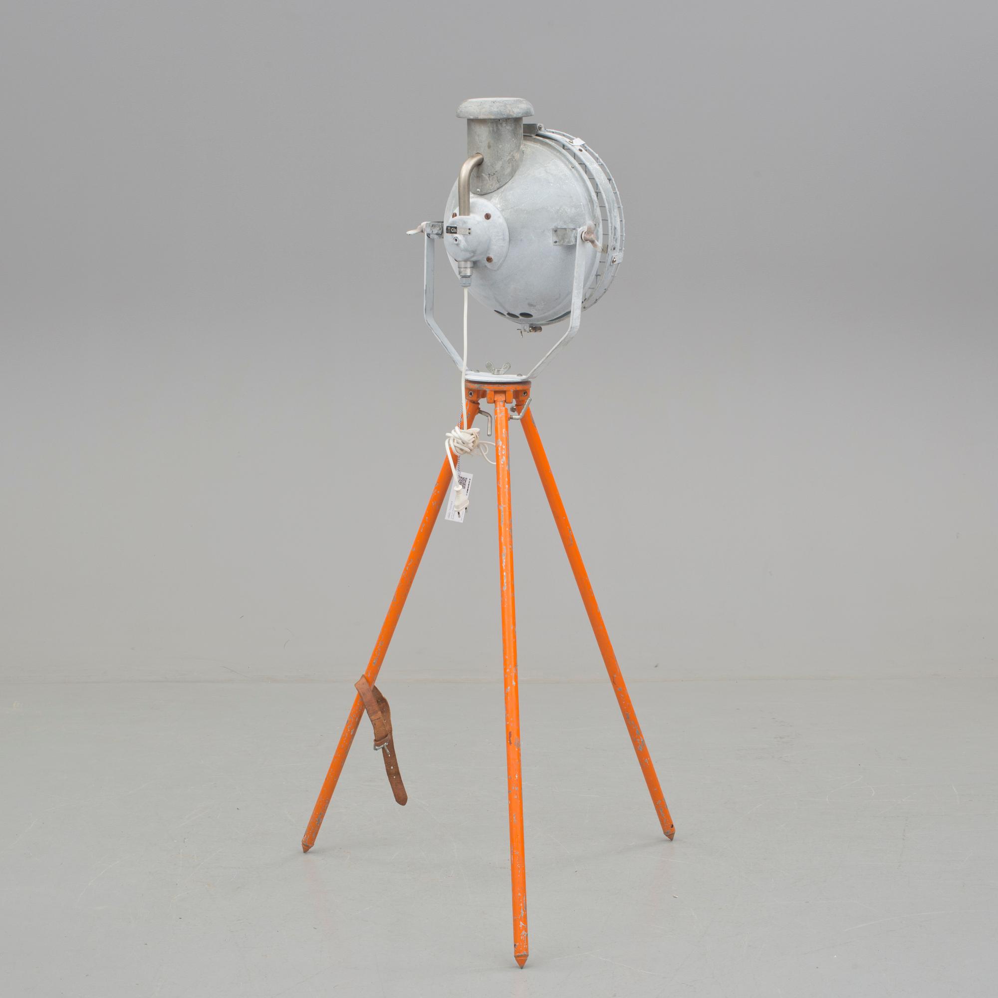 GOLVLAMPA, industrimodell, British Bullfinch, 1900-talets andra hälft.