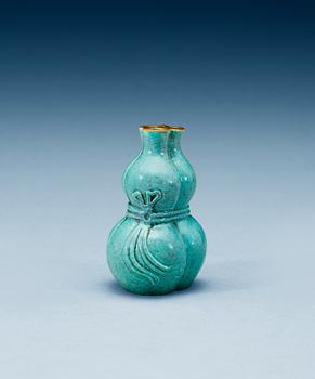 1787. A trippel-gourd robins egg glazed vase, Qing dynasty.