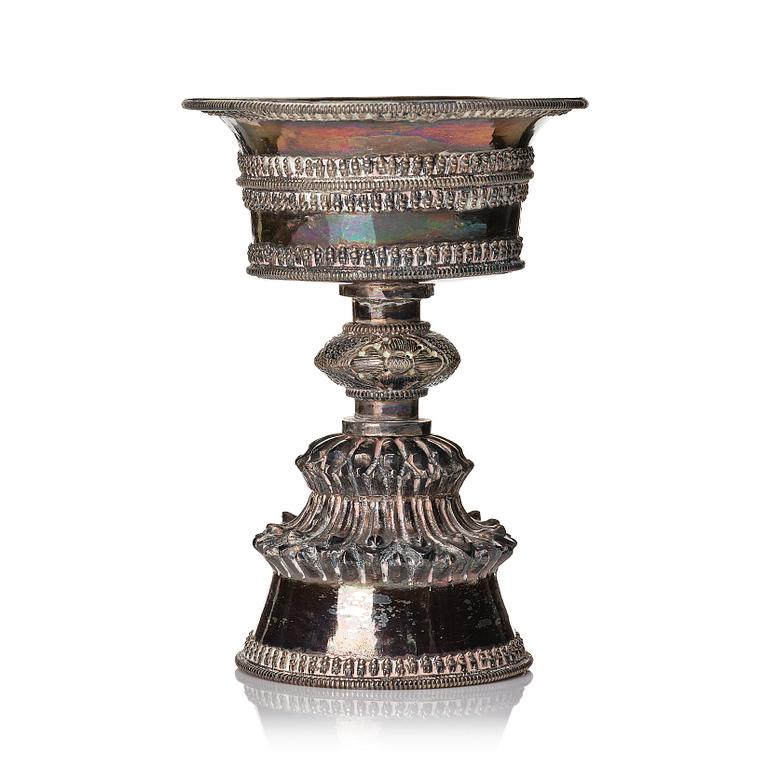 Smörlampa, låghaltigt silver. Tibet, 1800-tal.