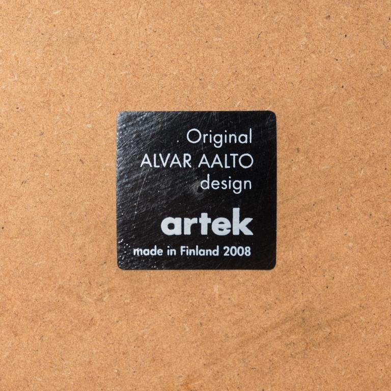 PALLAR, 2 ST. Modell 60, Alvar Aalto, Artek, formgiven 1933. 2000-tal.