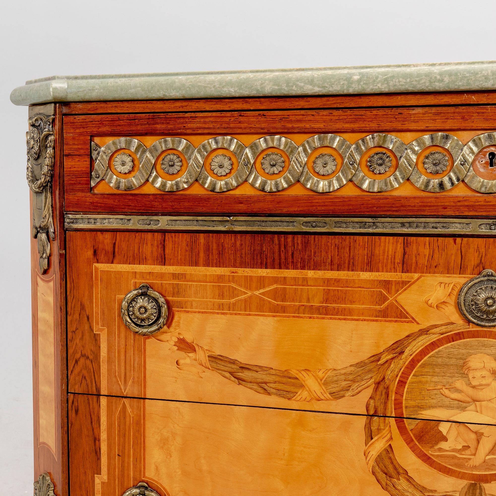 A mid 1900s  Gustavian style dresser.