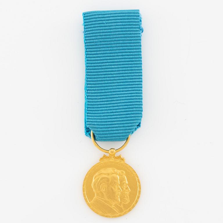 Medal, 14k gold, LM Ericsson, for merit and skill.