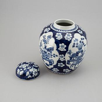 A blue and white jar with cover and one mounted as a lamp, Qing dynasty, 19th Century.