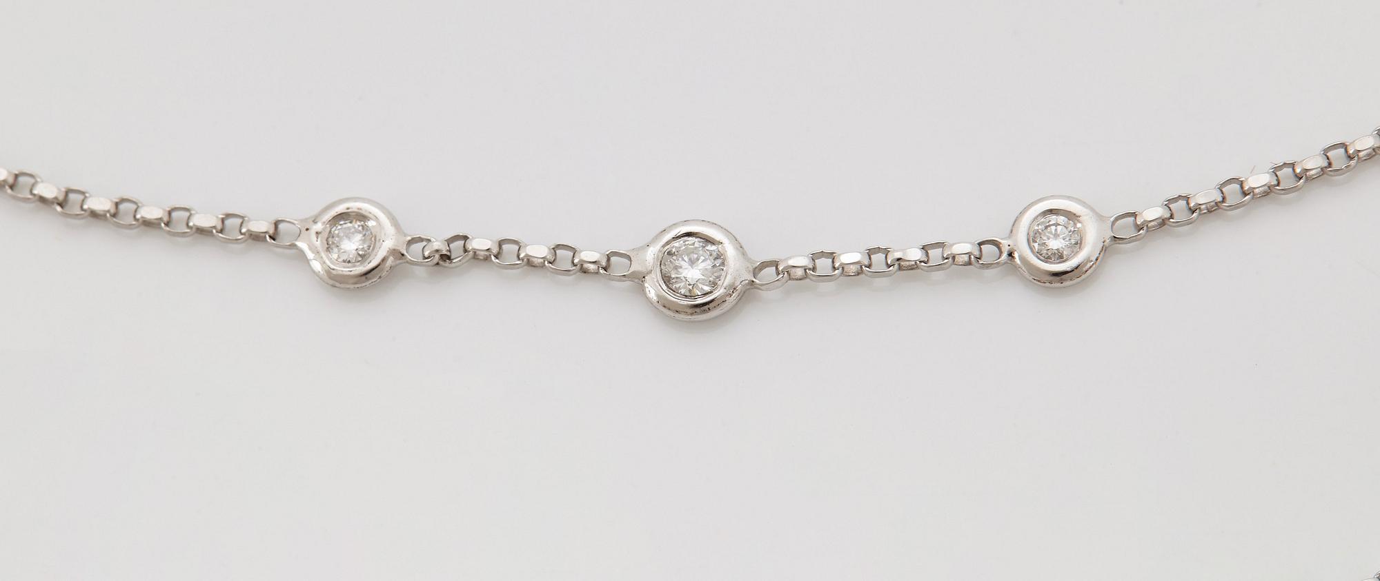 A diamond long chain in 18K white gold set with round brilliant-cut diamonds.