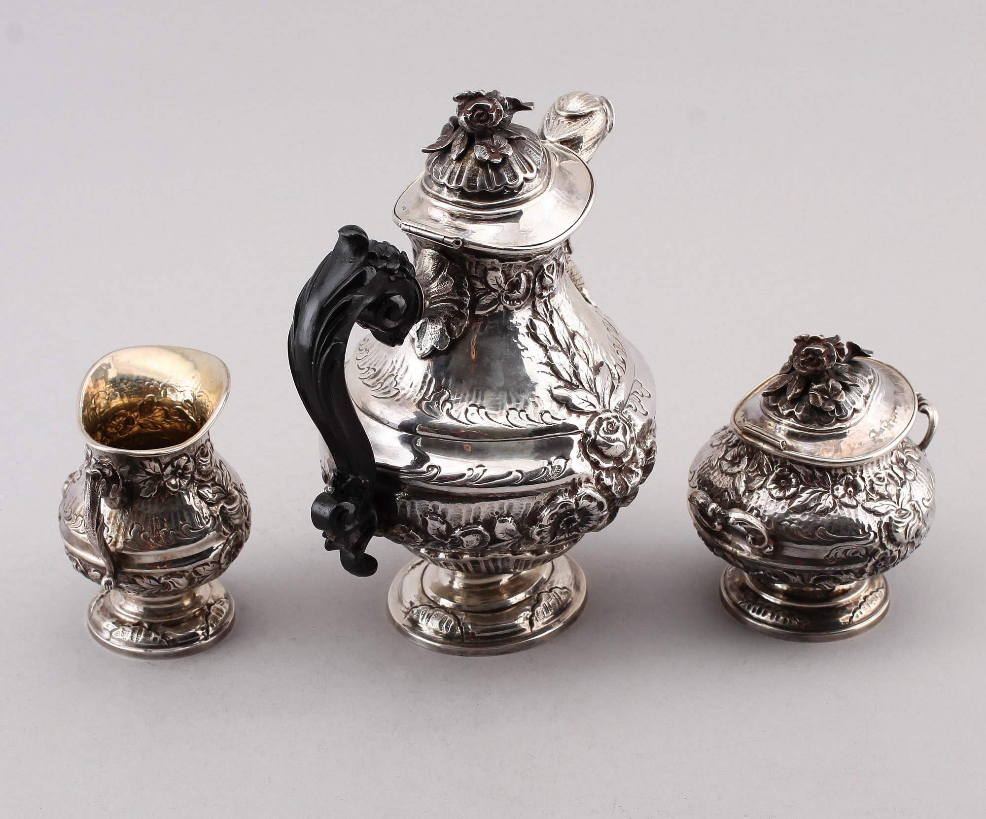 KAFFESERVIS, 3 delar, silver 835, möjligen Tyskland, omkring år 1900. Vikt ca 1025 g.