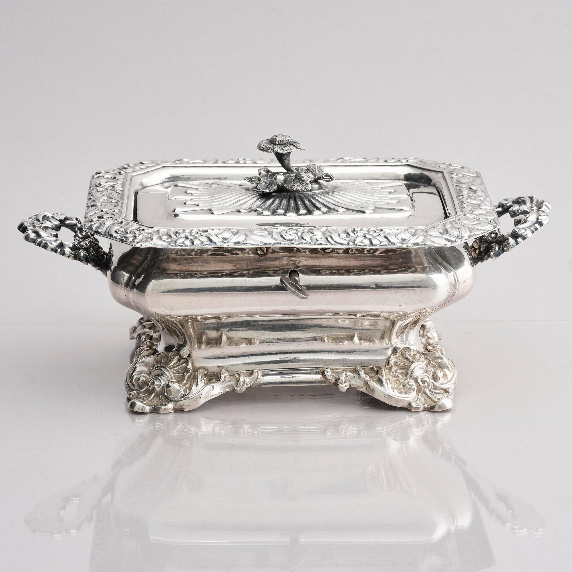 Gustaf Möllenborg, sockerskrin, silver, Stockholm 1840. Nyrokoko.