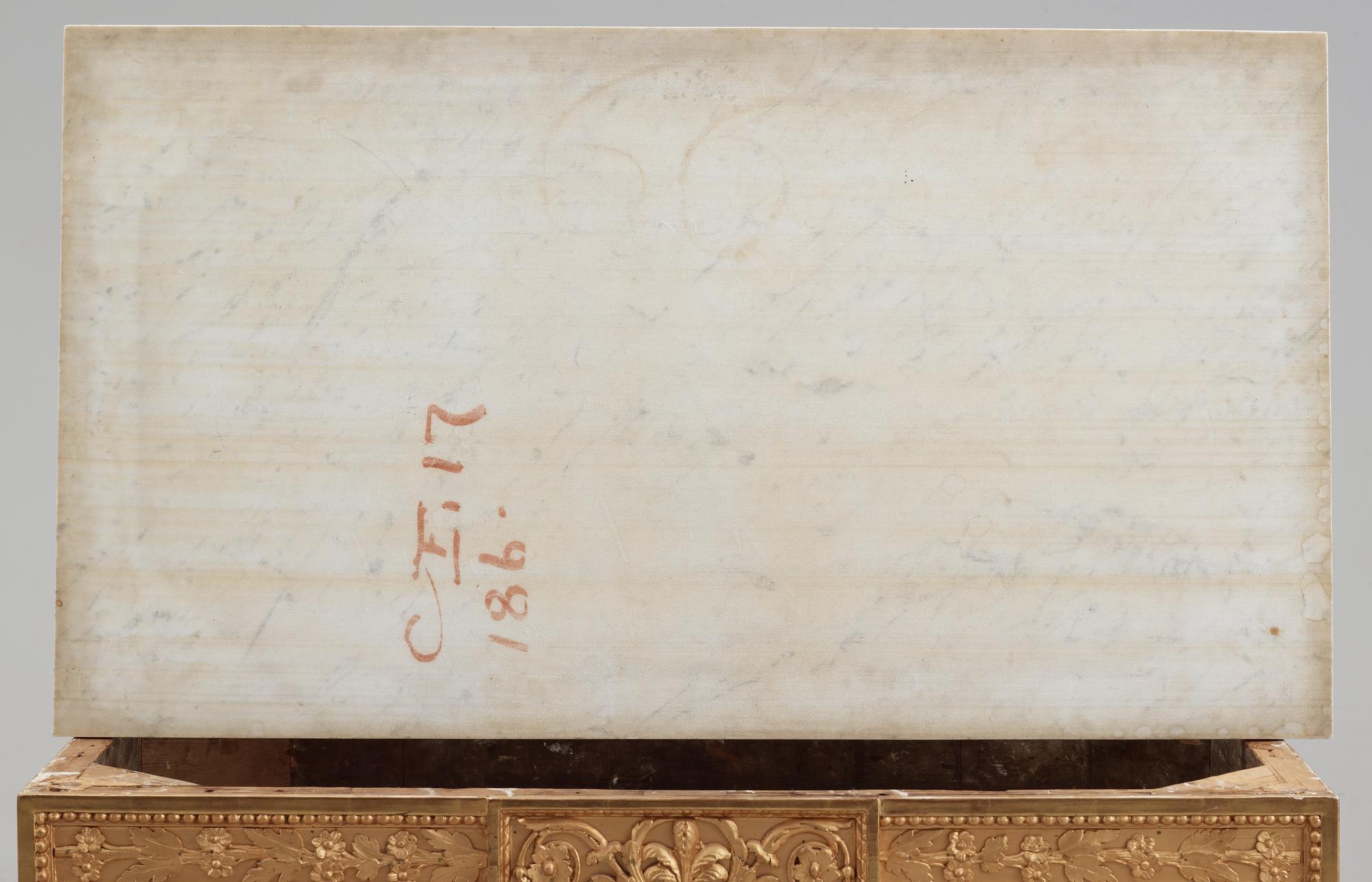 KONSOLBORD. Sengustavianskt stockholmsarbete i Pehr Ljungs art, 1700-talets slut.