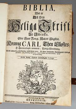 BIBLAR, 2 st, Sverige, bla Karl XII:s fältbibel, Stockholm 1709.