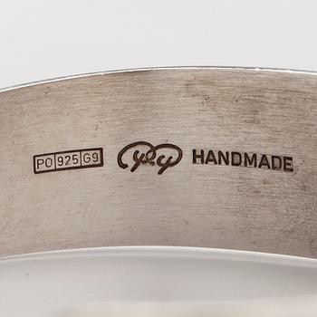 Pekka Piekäinen, a sterling silver bangle, Platinoro, Turku 2008.