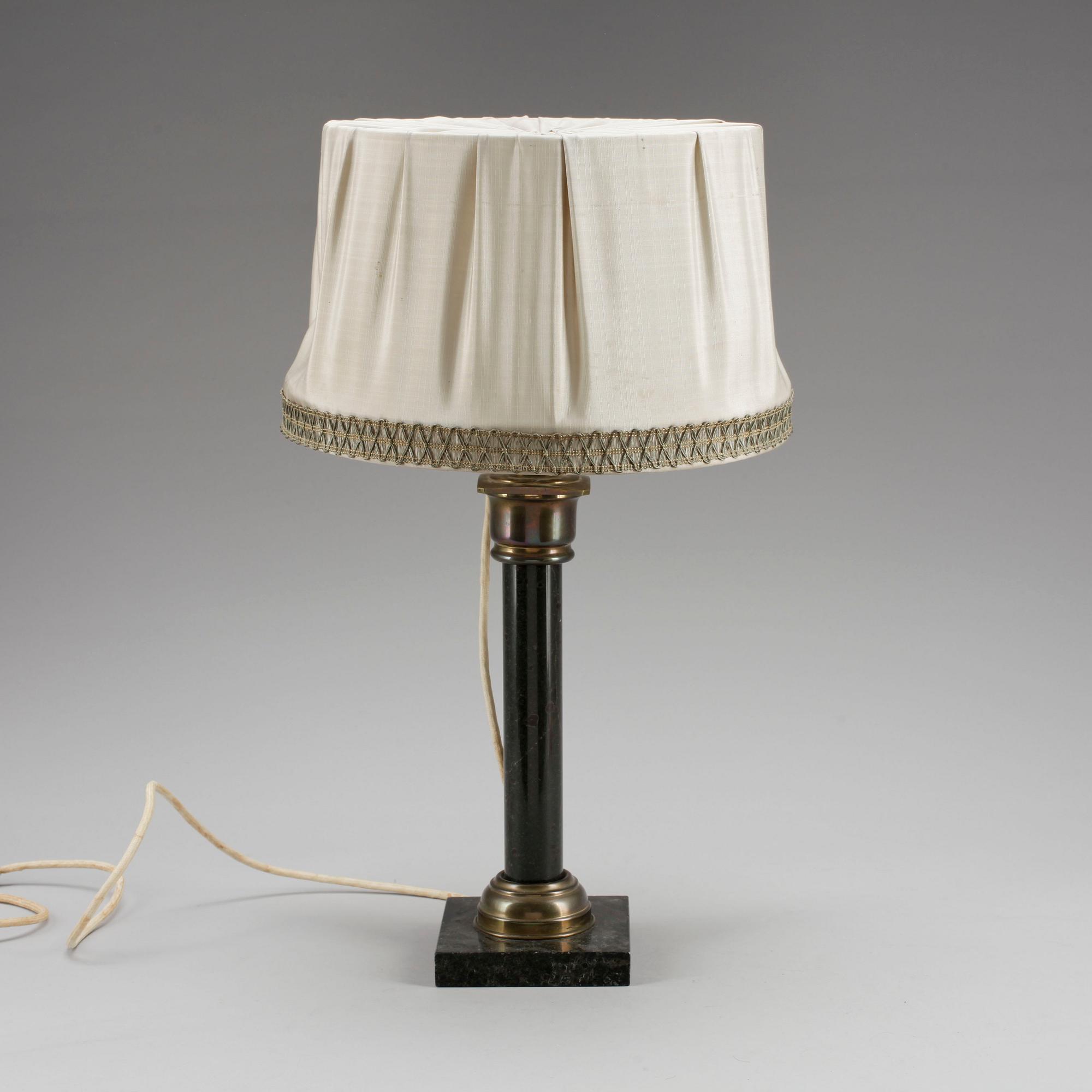 BORDSLAMPA, sten, 1900-tal.