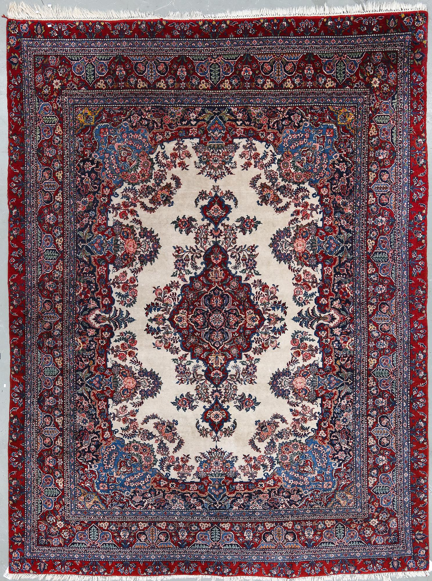 MATTA, Sarouk, ca 320x237 cm.