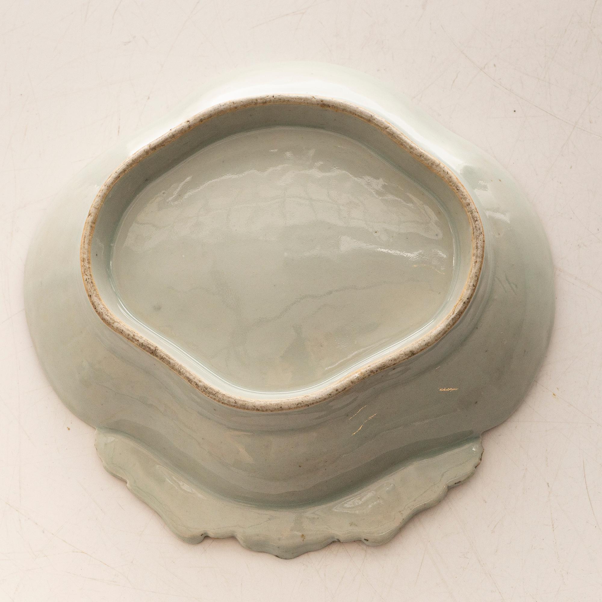 Fat samt smörterriner med fat, 2 st, porslin, Kina, Qianlong (1736-95).