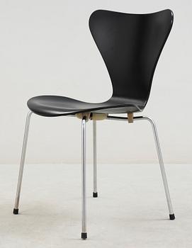 STOL, "Sjuan", Arne Jacobsen, Fritz Hansen, formgiven 1955.