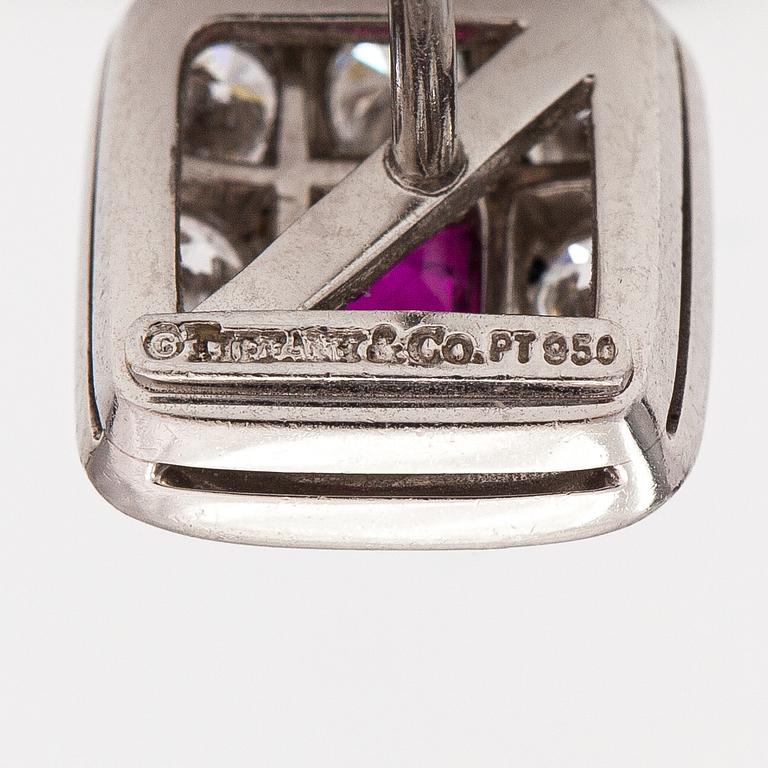 Tiffany & Co, Örhängen, platina, rubiner och diamanter ca 1.60 ct tot. Markta TIffany & co.