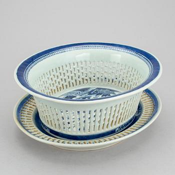 GALLERSKÅL MED FAT, porslin, Kina, tullmärkning, 1880-tal.