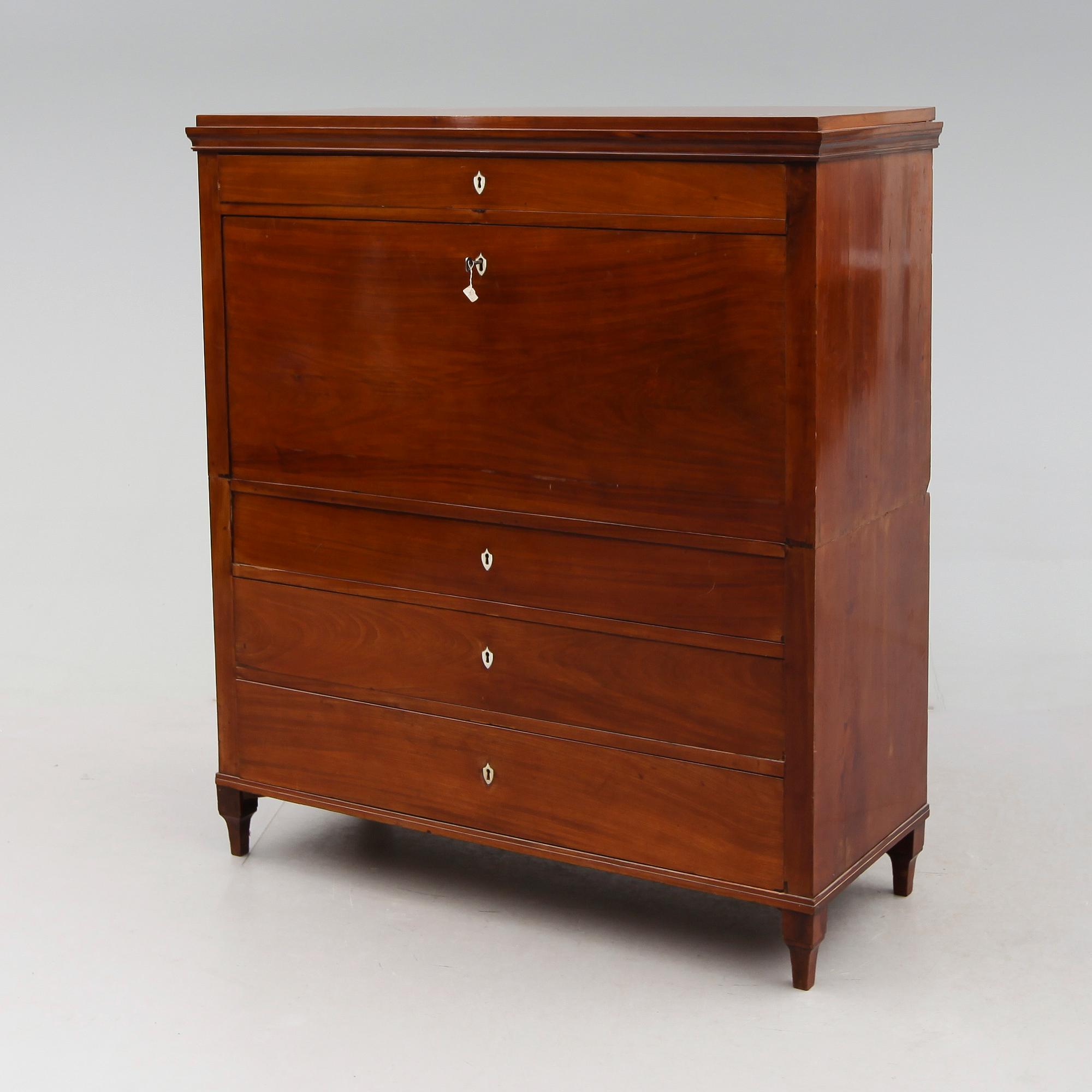 CHIFFONJÉ, sengustaviansk, 1800-talets första hälft.