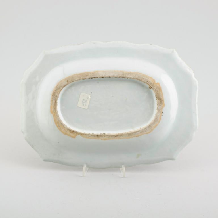 STEKFAT, porslin, Kina, Qianlong 1736-1795.