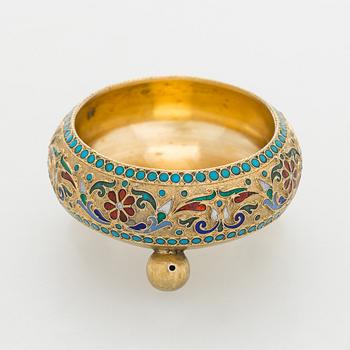 Saltkar, cloisonné-emalj, förgyllt silver, Moskva 1896. Oidentifierad mästare.