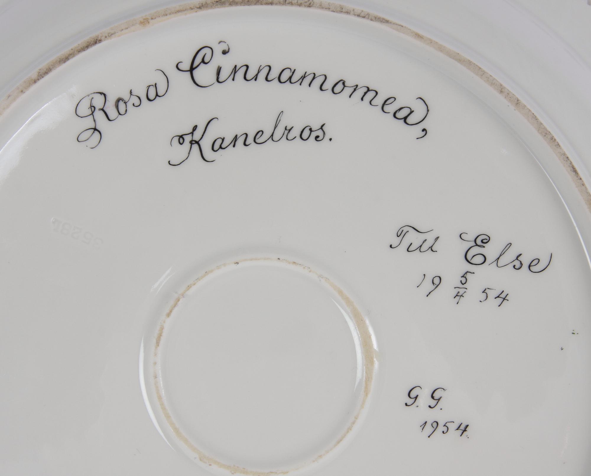 FAT, porslin, Royal Copenhagen "Flora Danica" s k Hausmalerei.