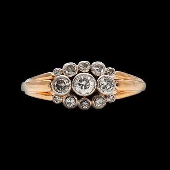 423. A RING, 18K gold. Brilliant and 8/8 cut diamonds H/vs c. 0.55 ct. A. Tillander 1951. Size 17-. Weight 3,7 g.