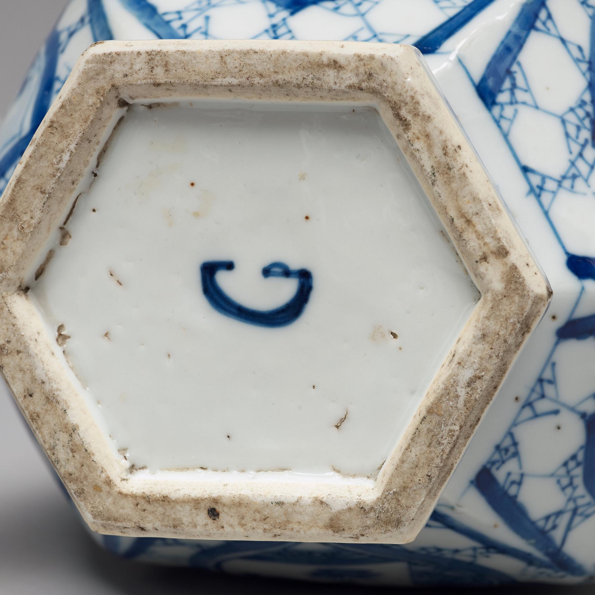 VASER, ett par, porslin. Qingdynastin, Kangxi (1662-1722).