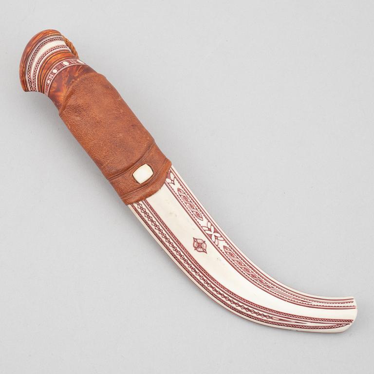 Erik Fankki, a reindeer horn knife, signed and dated 2004.