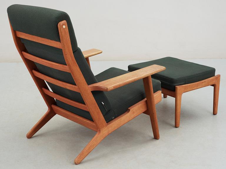 FÅTÖLJ MED FOTPALL, "GE 290", Hans J Wegner, Getama, Gedsted, Danmark, ritad kring 1959. Brännstämplade.