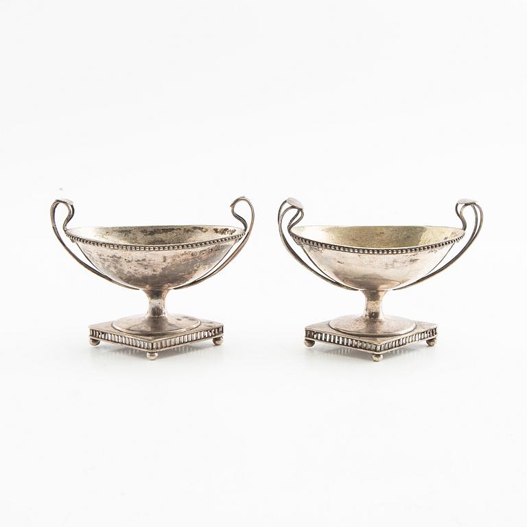 Petter Adolf Sjöberg saltkar ett par samt skedar Sengustavianska silver Stockholm 1820.