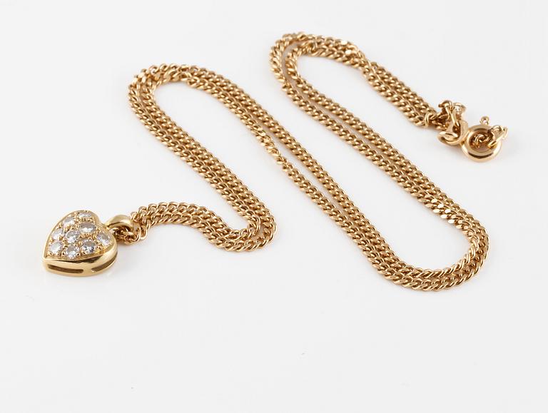 HÄNGE, 18K guld med briljantslipade diamanter. Vikt 9,5 gram.