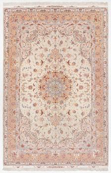 Carpet, Tabriz, silk, approx. 300 x 200 cm.