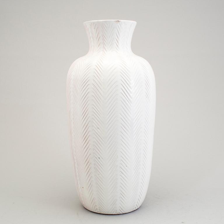 A porcelain vase by Anna-Lisa Thompson, 20th century.