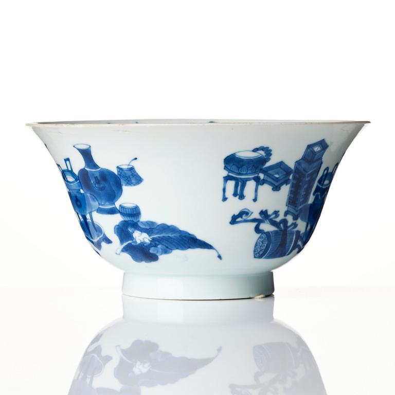 A blue and white bowl, Qing dynasty, Kangxi (1662-1722).