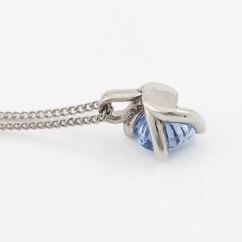 Necklace 14K white gold with sapphire.