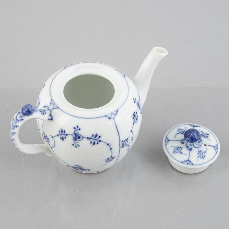 A 'Blue Fluted Plain' porcelain teapot, Royal Copenhagen, model 256, post 1923.