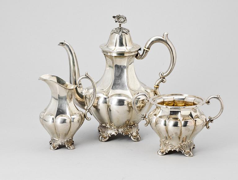 KAFFESERVIS, 3 delar, silver, rokokostil, CG Hallberg Stockholm 1917. Tot vikt ca 1260 gram.